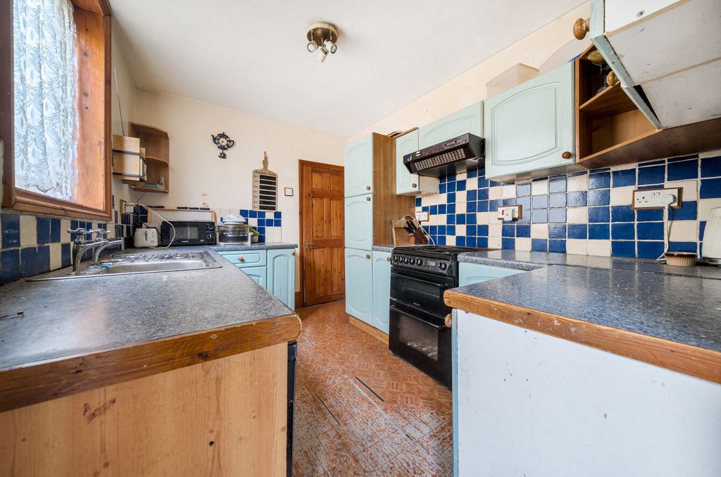 Property photo 2 of 19 1386095-3-69285Df...