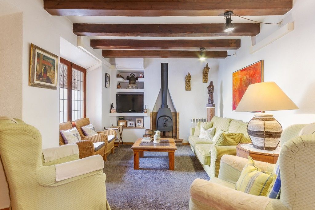 Property photo 1 of 18 Living (1)