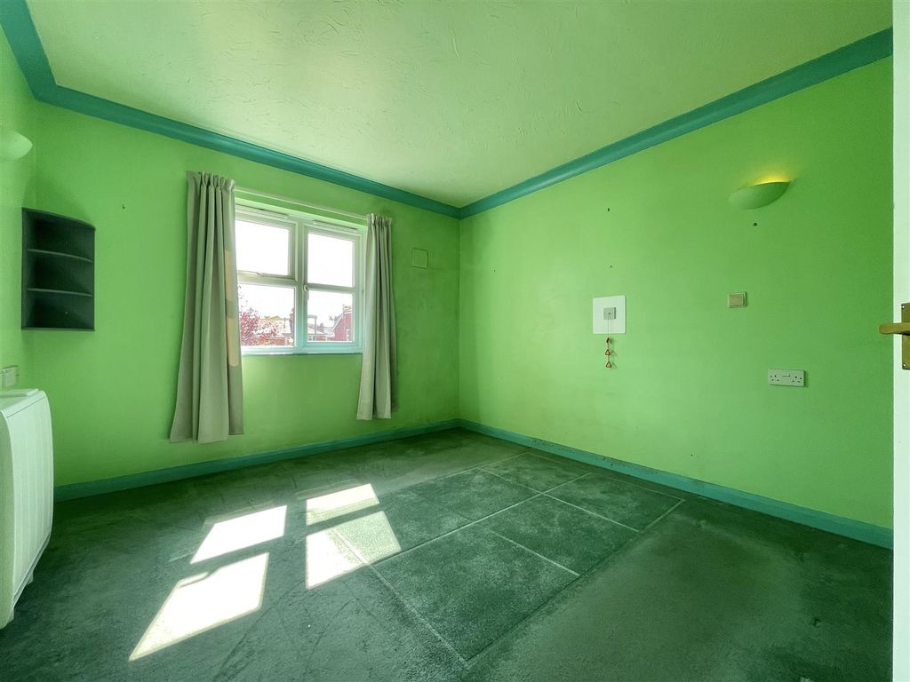 Property photo 2 of 8 Bedroom