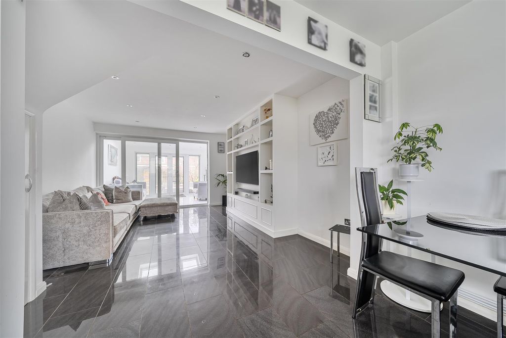 Property photo 2 of 21 Lounge/Diner