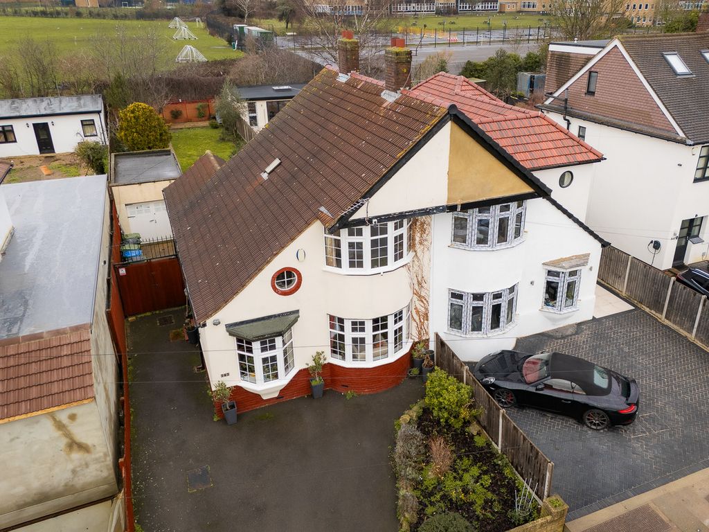 Property photo 3 of 18