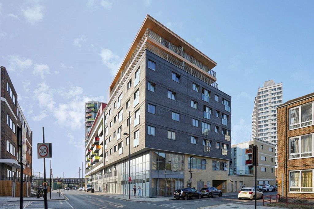 Property photo 2 of 11 Exterior