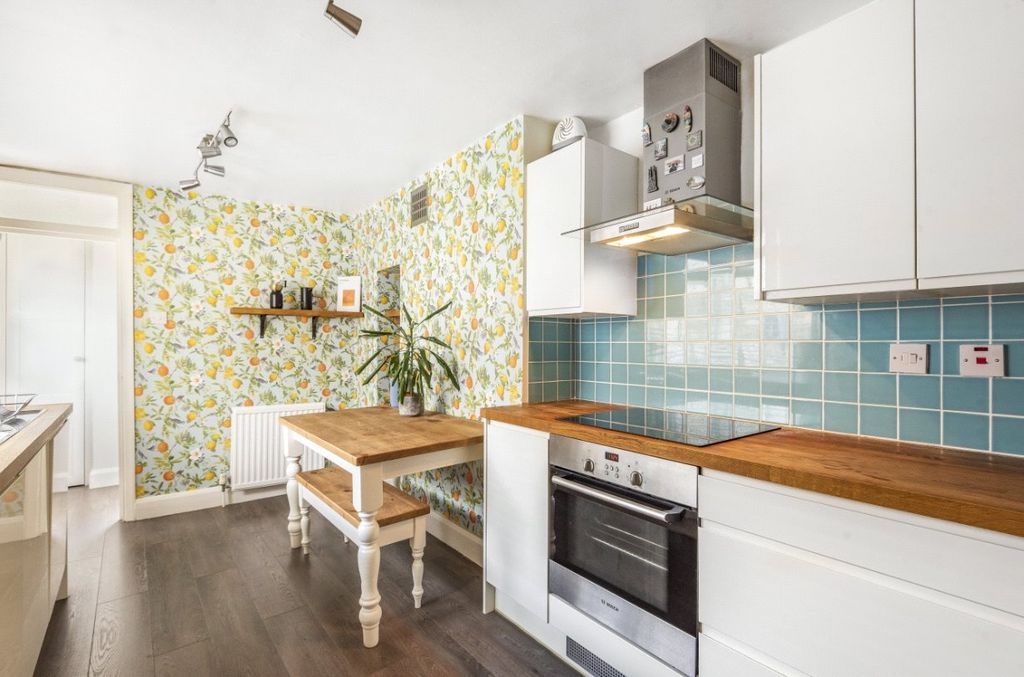 Property photo 3 of 8 Kitchen