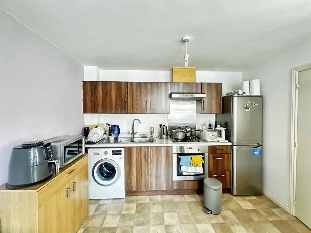 Property photo 3 of 6