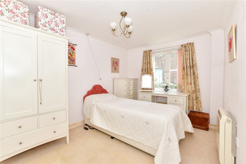 Property photo 1 of 9 Bedroom
