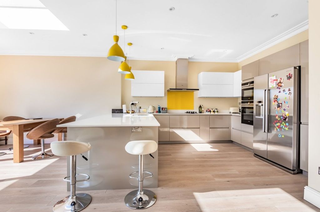 Property photo 2 of 12 610975 (3)