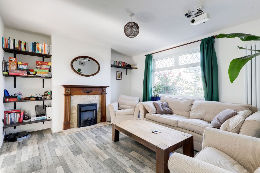 Property photo 2 of 26