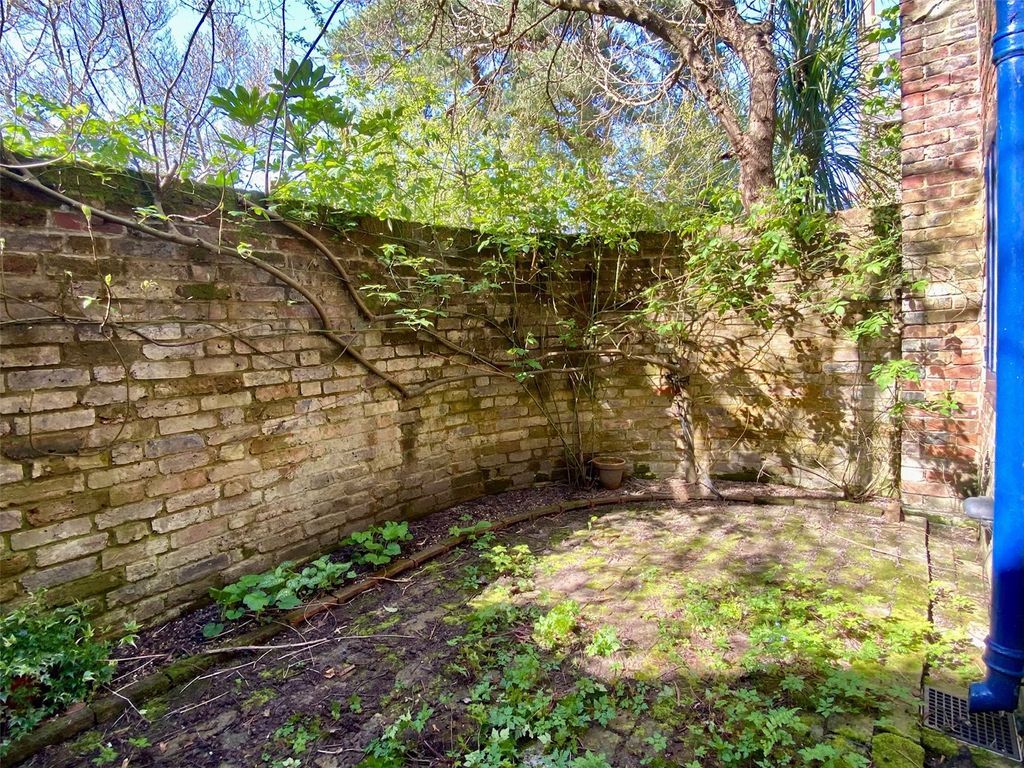 Property photo 3 of 16 Picture No. 21