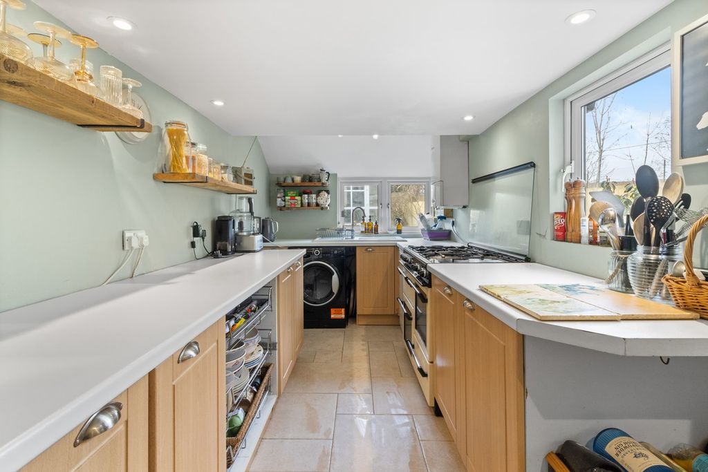 Property photo 2 of 25