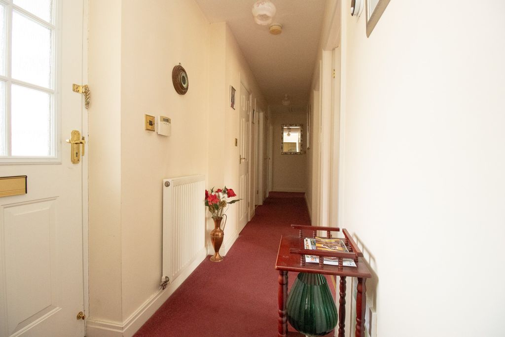 Property photo 3 of 27