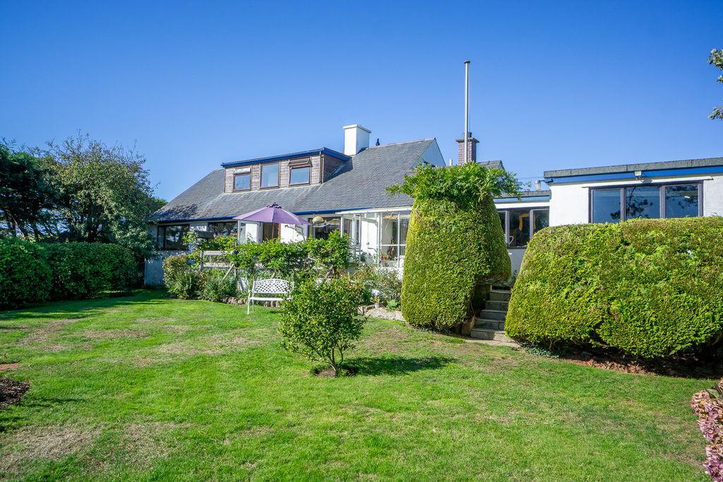 Property photo 1 of 32