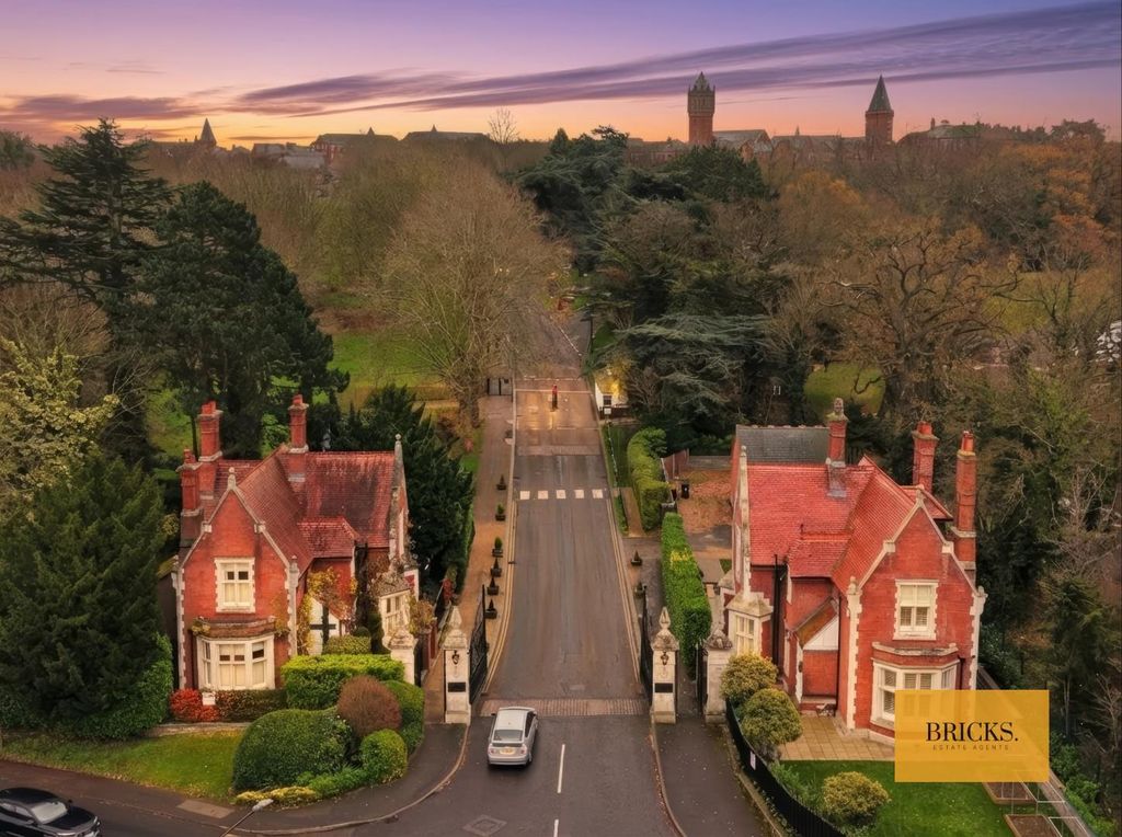 Property photo 2 of 23