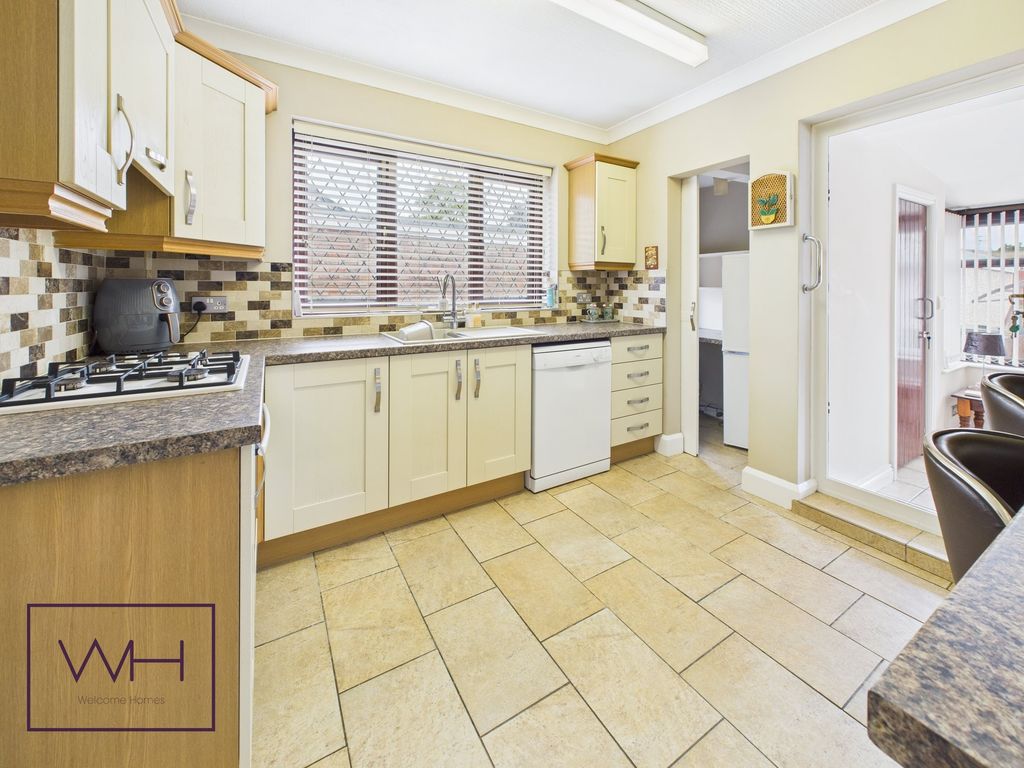 Property photo 3 of 20 Cam03785G0-Pr0300-Still012