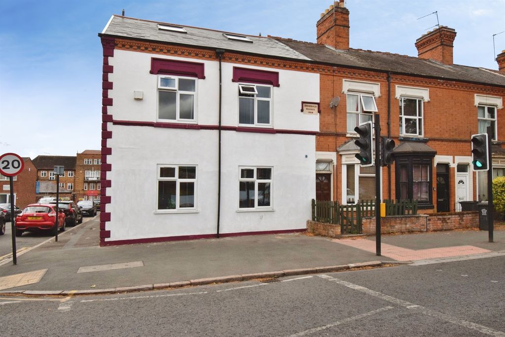 Property photo 1 of 33