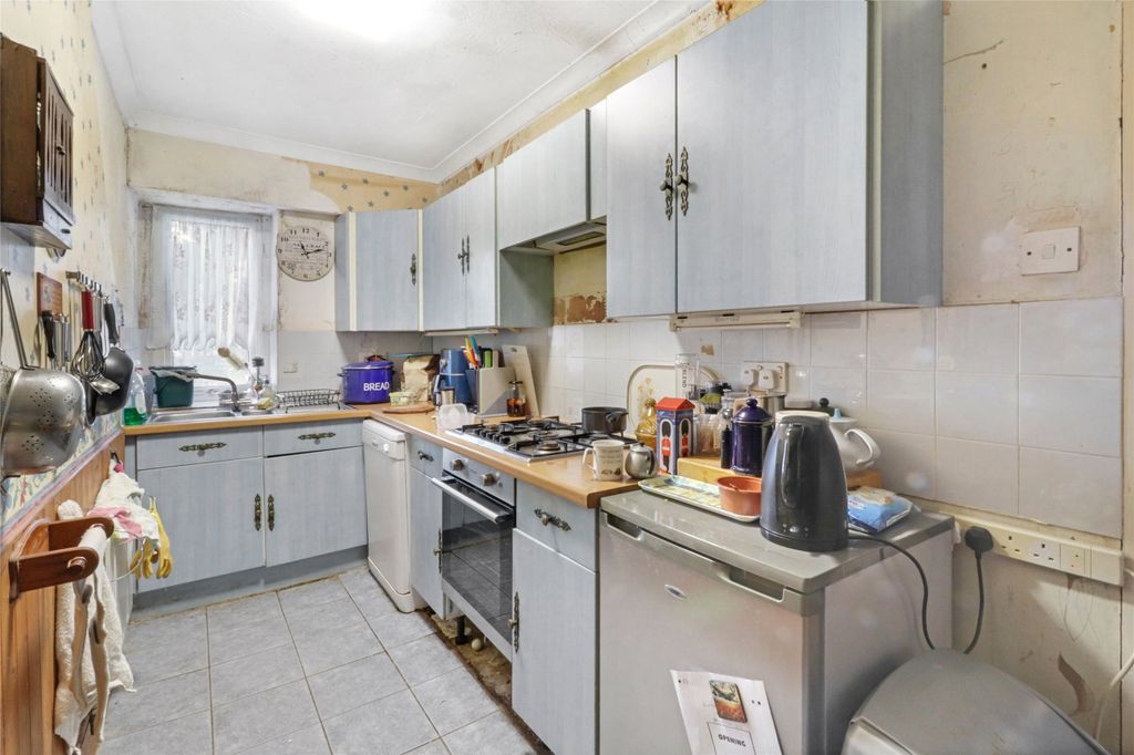 Property photo 3 of 27 3 - Picture No. 01