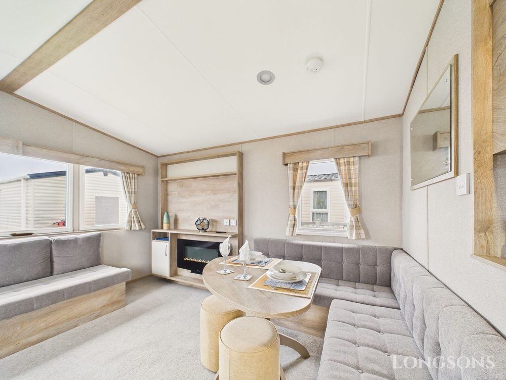 Property photo 1 of 17 Cam02173G0 Pr0327 Still026