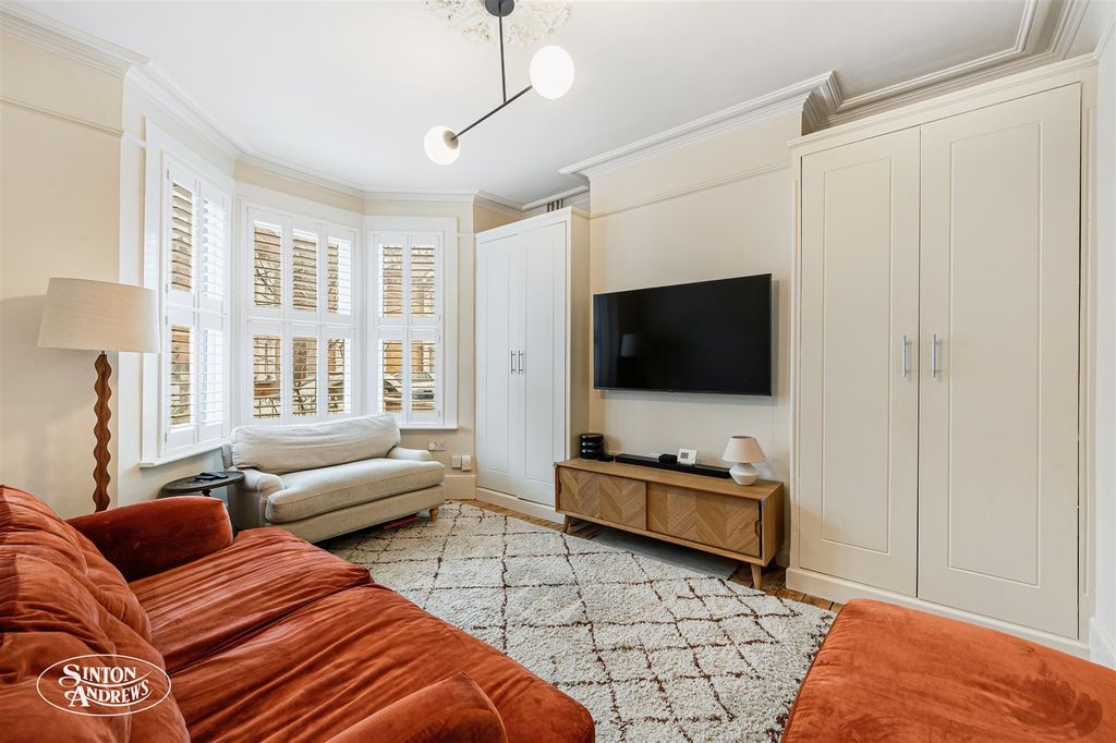 Property photo 2 of 11 76 Elthorne Park Road-2.Jpg