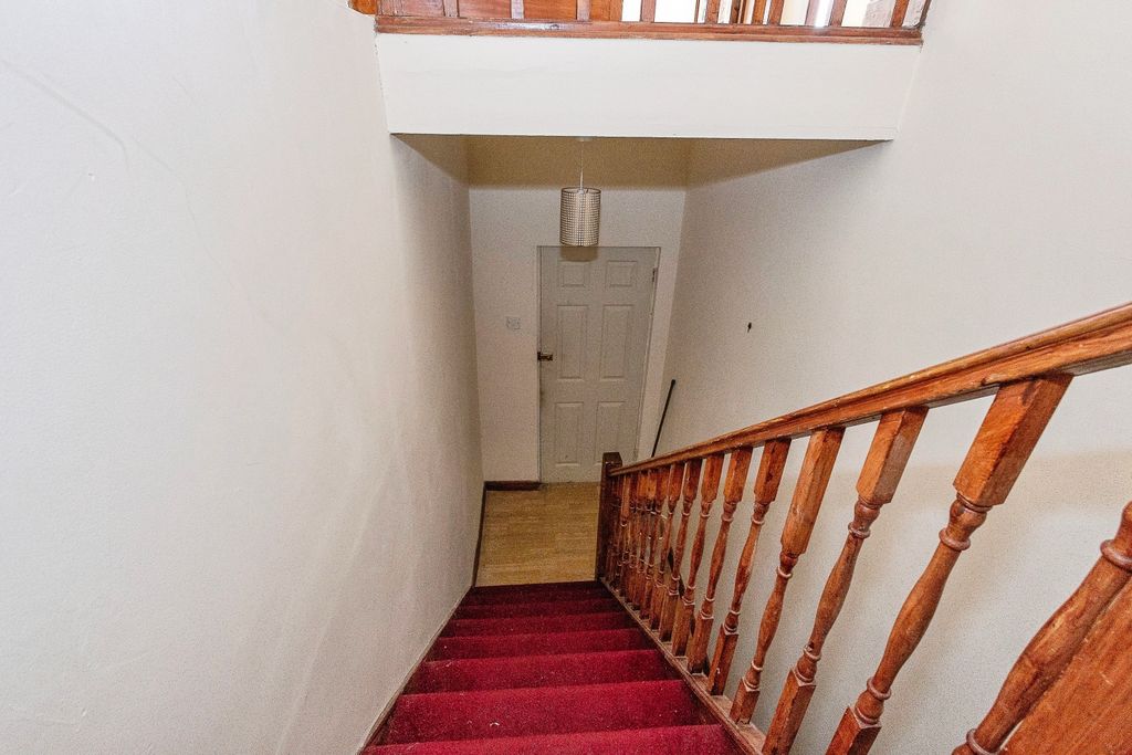 Property photo 2 of 14 Entrance