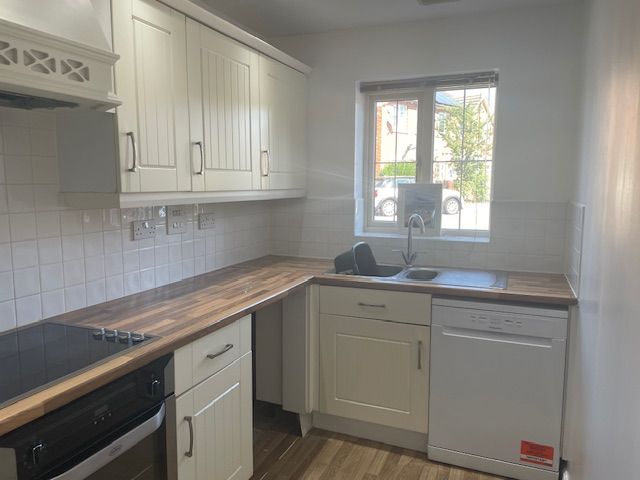 Property photo 2 of 11 Kitchen