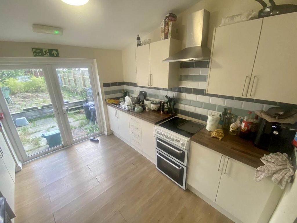 Property photo 2 of 15 Kitchen 1
