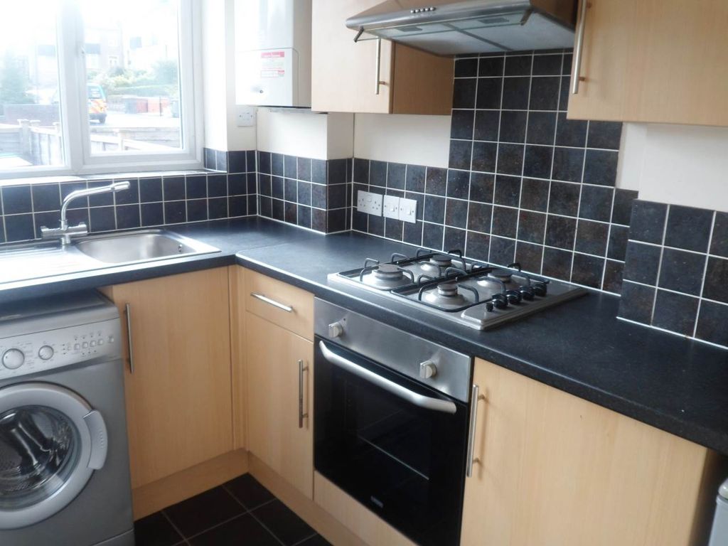 Property photo 3 of 6 Kitchen