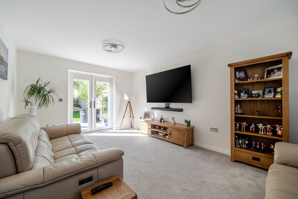 Property photo 3 of 18 1512169-11-1A10c8...