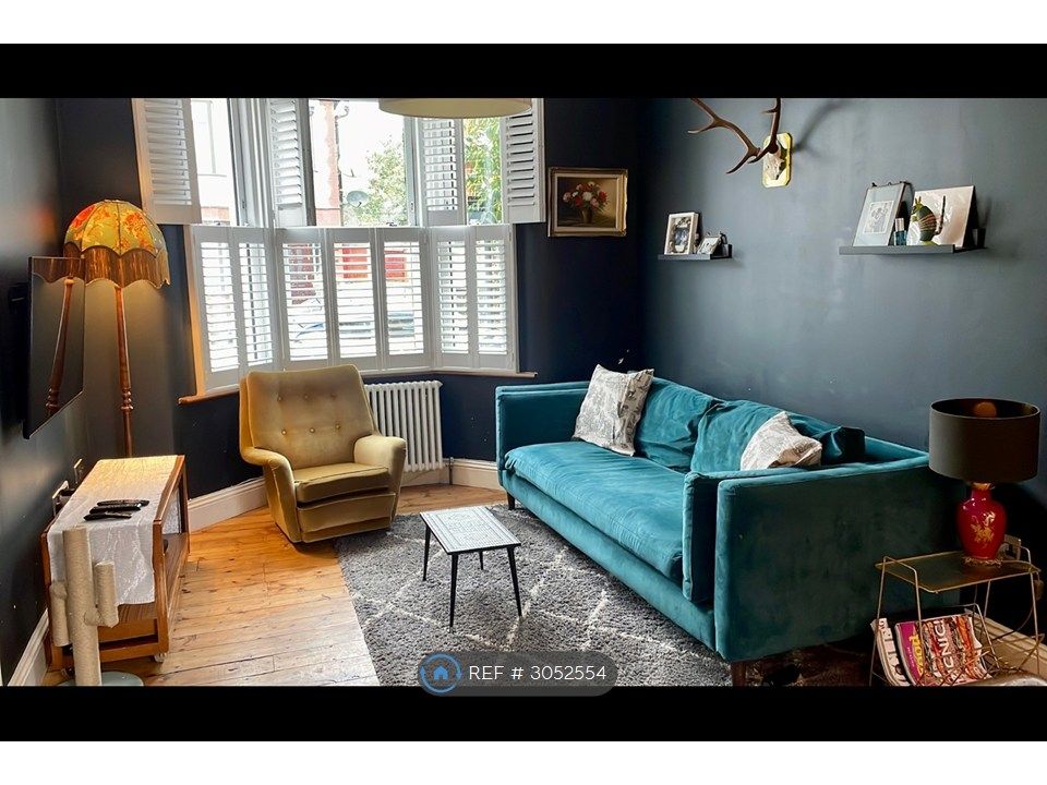 Property photo 1 of 17 Living Room