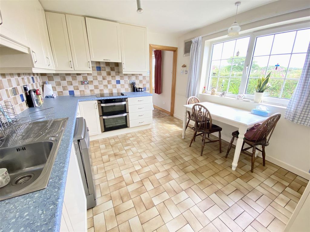 Property photo 3 of 29 Kitchen