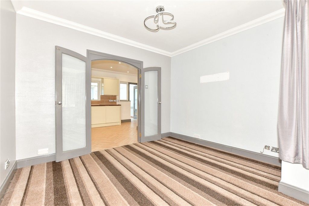 Property photo 1 of 11 Lounge