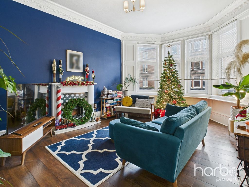 Property photo 2 of 15 4744432