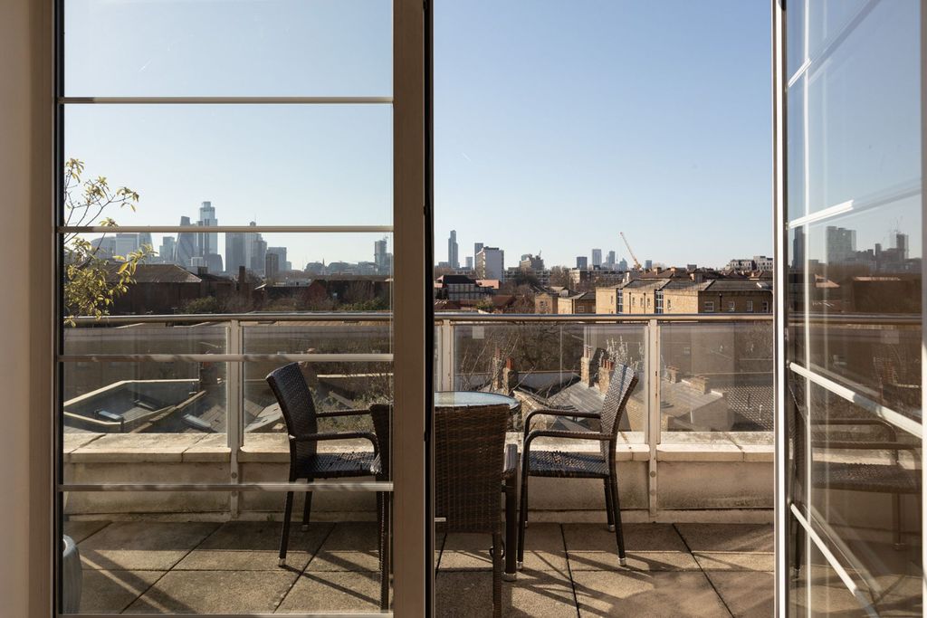 Property photo 2 of 13 Osier Court E1