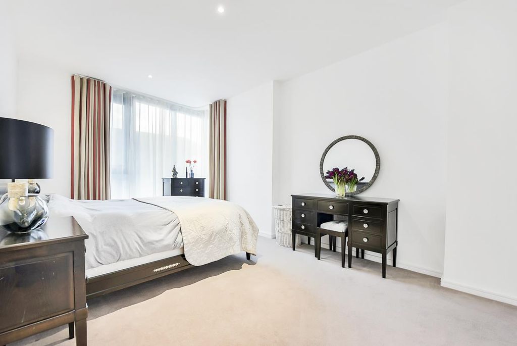 Property photo 3 of 8 Spacephoto-2.Jpg