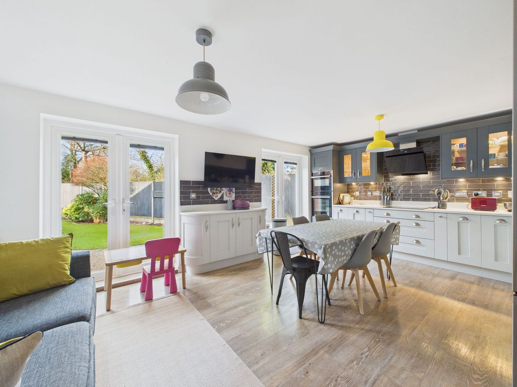 Property photo 2 of 31