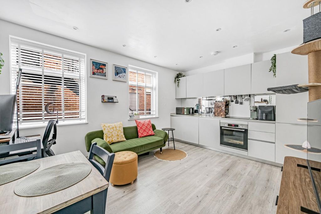Property photo 1 of 8 Flat 78, 5 Devonhurst Place-3.Jpg
