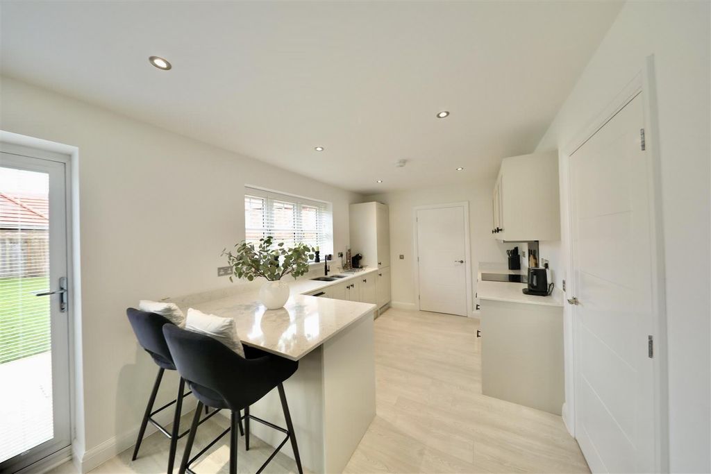 Property photo 2 of 25 Kitchen Diner