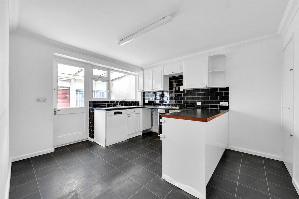 Property photo 3 of 16 Kitchen/Diner