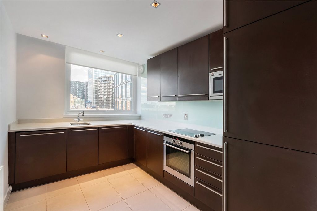 Property photo 3 of 11 Kitchen