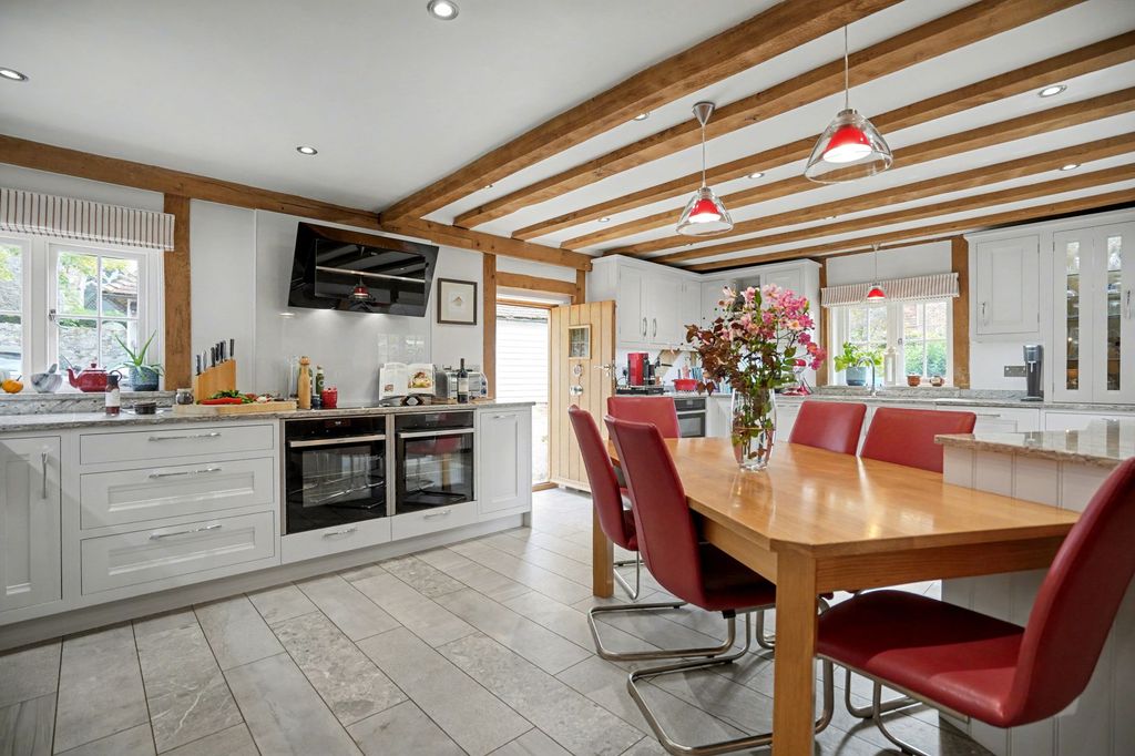 Property photo 2 of 28