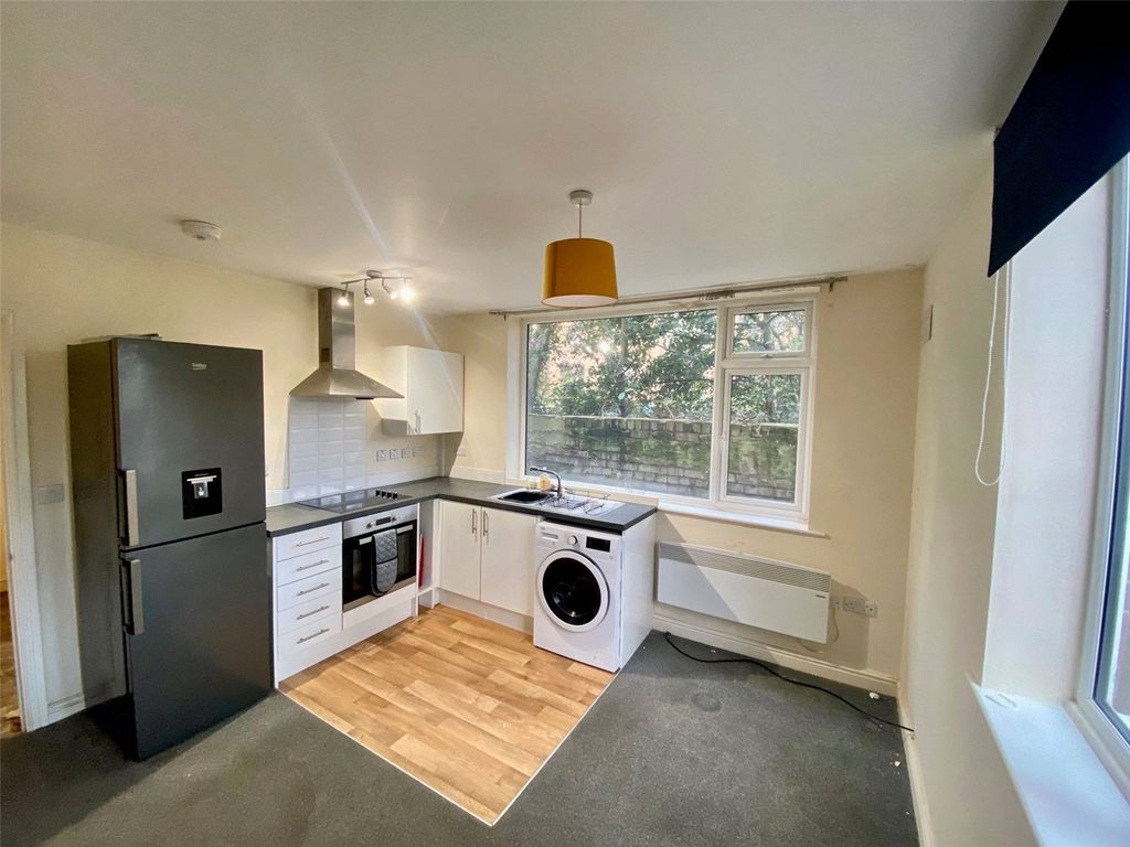 Property photo 2 of 6 Picture No. 13