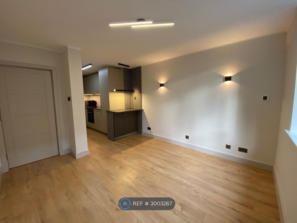 Property photo 1 of 10 Living Kitchen Area