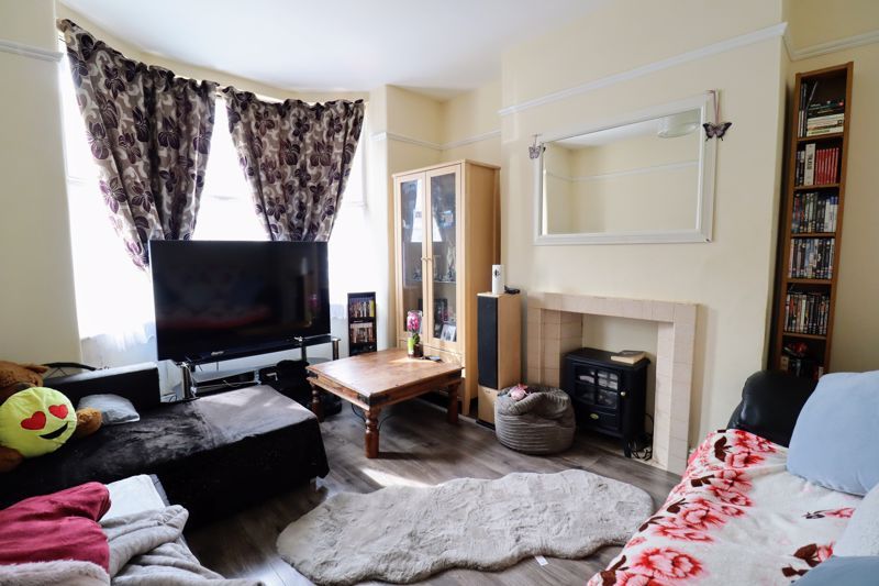Property photo 2 of 11 Lounge