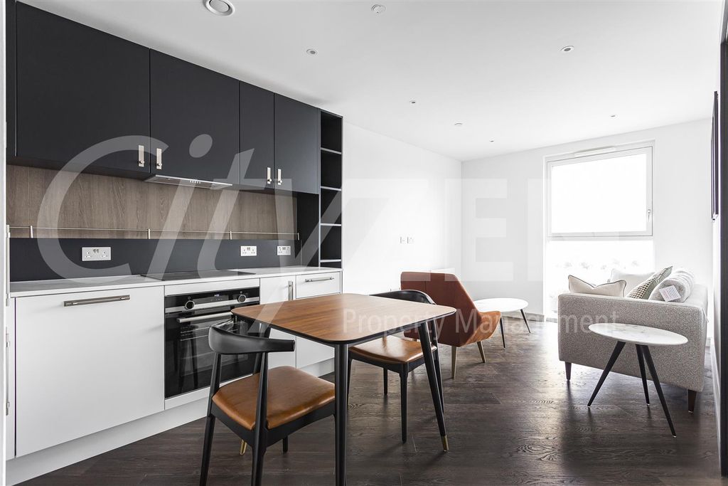 Property photo 3 of 18 Reception