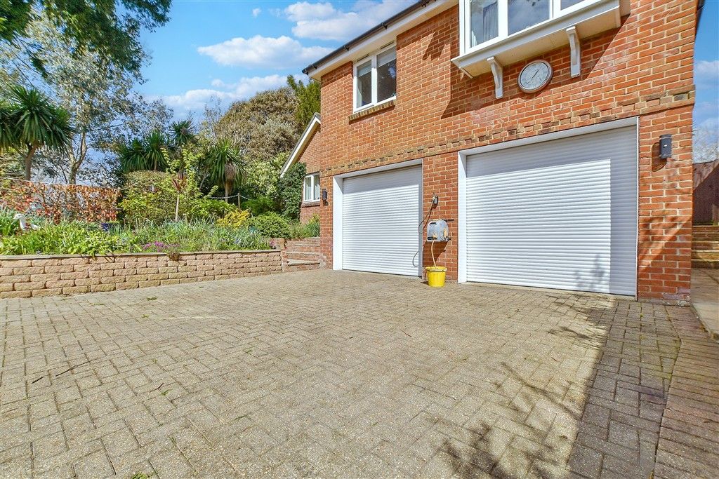 Property photo 3 of 15 Driveway/Parking