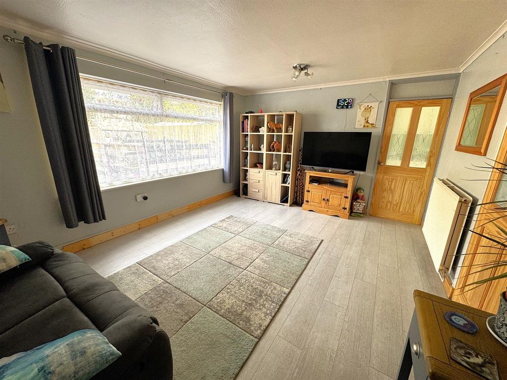 Property photo 3 of 33 Thumbnail_Img_5140.Jpg