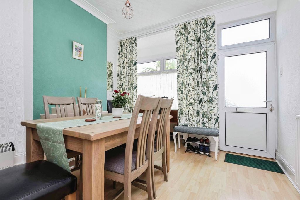 Property photo 3 of 17 Dining Room
