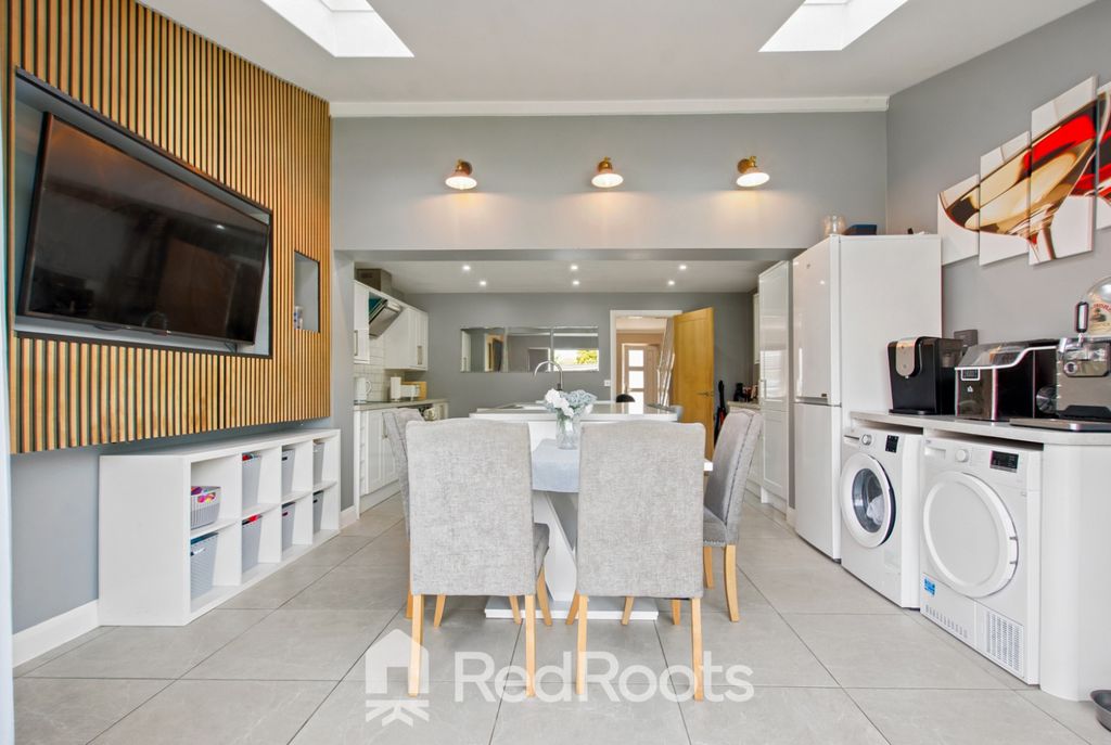 Property photo 2 of 33 5258672