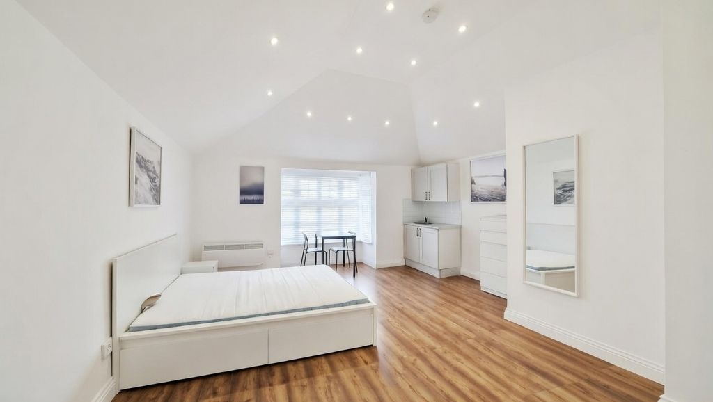 Property photo 1 of 3