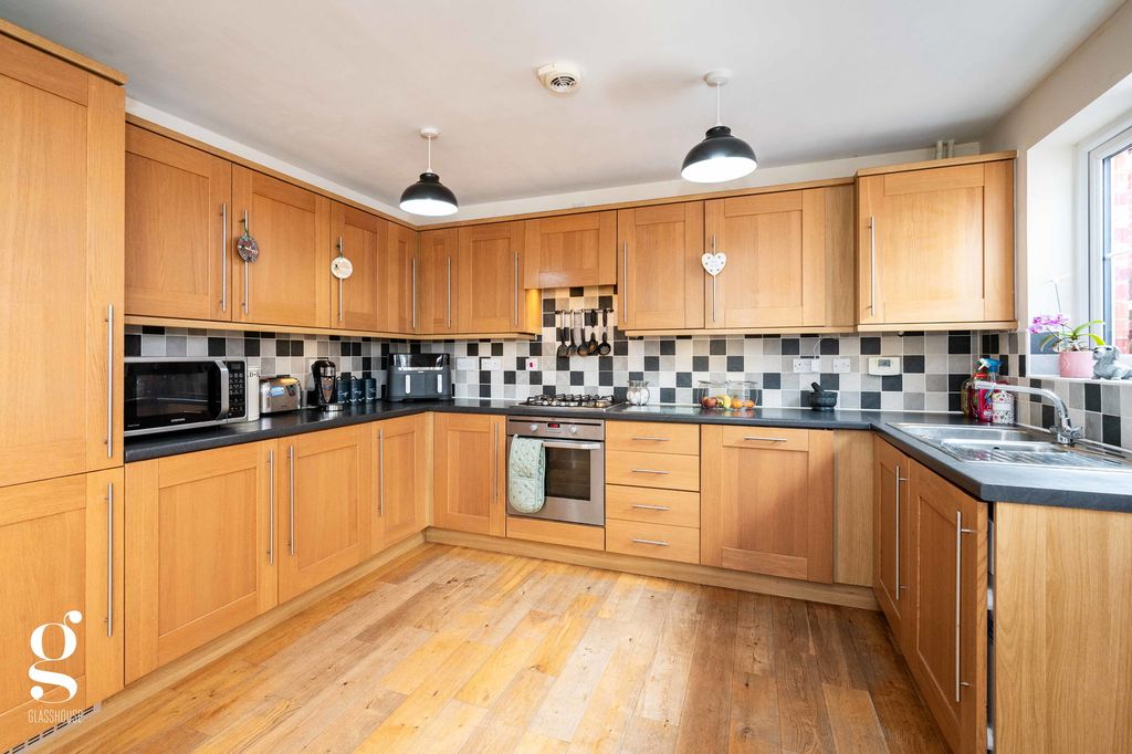 Property photo 3 of 28