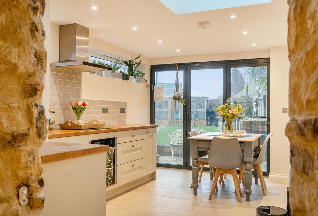 Property photo 2 of 19 1400798-10-6968E6...