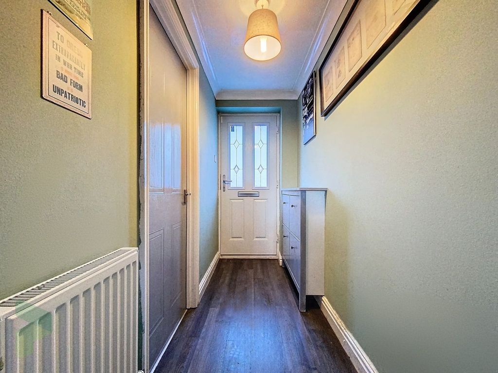 Property photo 3 of 26 Entrance Hall